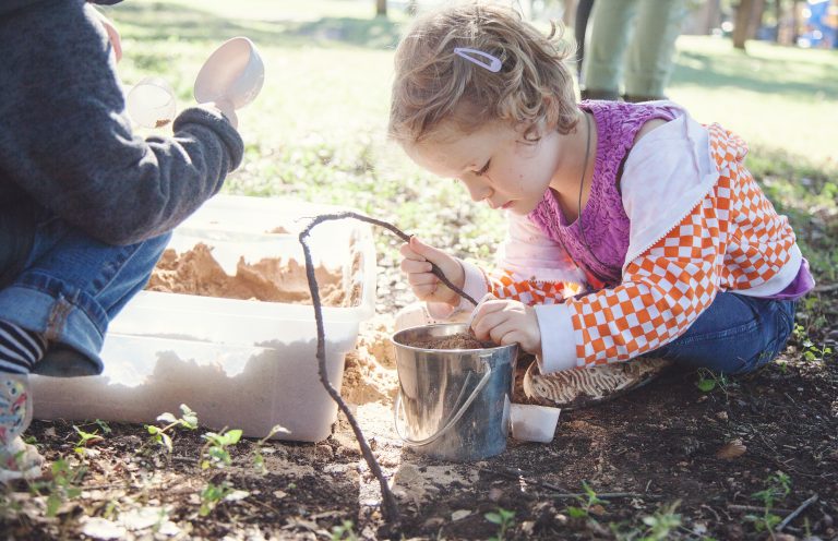 Tinkergarten is learning through play in the best class – outdoors!